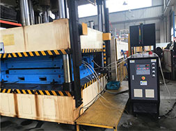 汽車內(nèi)飾件高溫油溫機(jī)-溫控現(xiàn)場(chǎng)